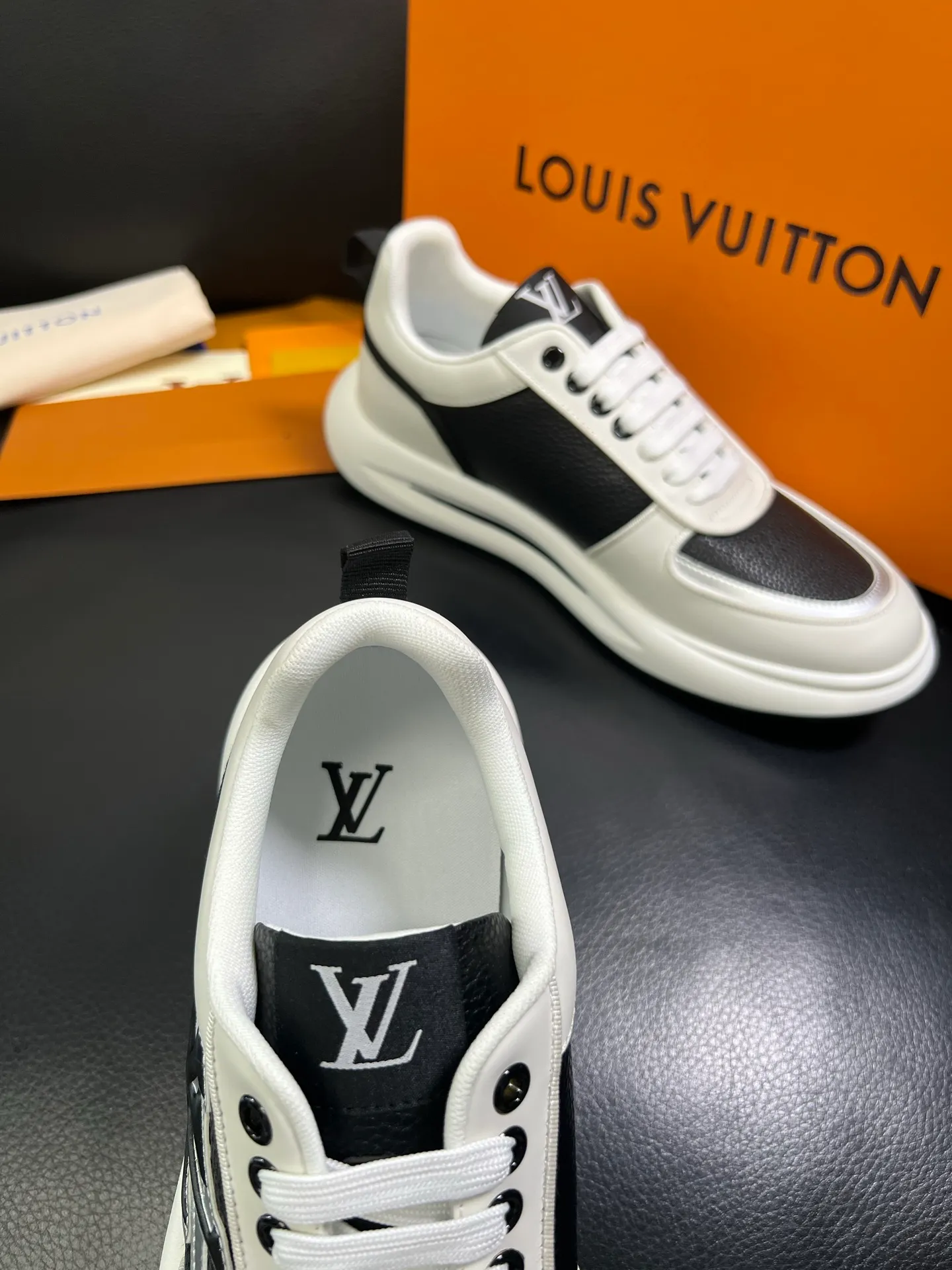 Men's shoes💰800 Lv 🔍Top purchasing agent🇮🇹 Louis Vuitton, the sports sneaker counter is synchronized, the uppers are imported from Italy, high-quality splicing colorful and complex crafts, the imported mesh padding is soft and comfortable, soles: original soles specially provided by the original factory, T men's men's shoes 💰U exclusive movable molded soles are super comfortable, original factory and single goods, 🔍🔍high quality, you can enter and exit the counter at will, welcome to compare, code number 38-44 (customized 45) 85871